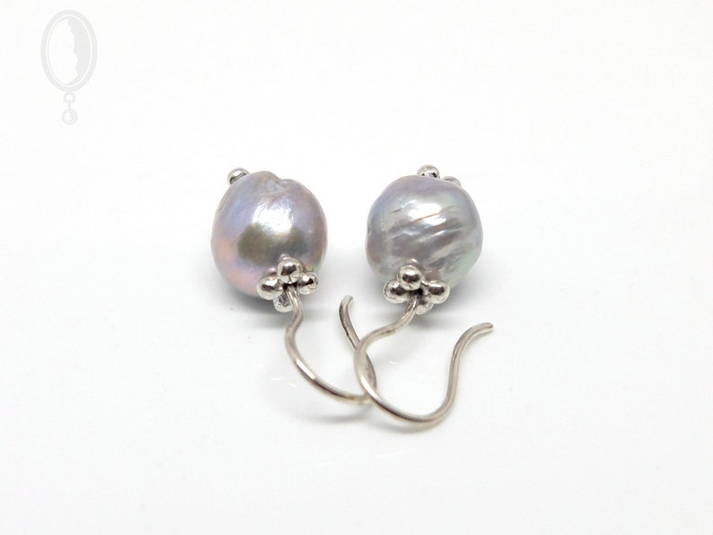 Earrings with large baroque South Sea pearls, unique earrings made of silver with grey baroque pearls by Bernd-Ove Hansen from Berlin image 10