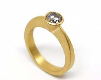 Solitaire ring in yellow gold with half carat diamond, precious gold ring with 0,58ct salt and pepper diamond, unique piece by Britta Ehlich