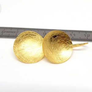 Golden earrings with large round discs, earrings made of silver and plated with fine gold, goldsmith jewelry from Berlin by B-O Hansen image 6