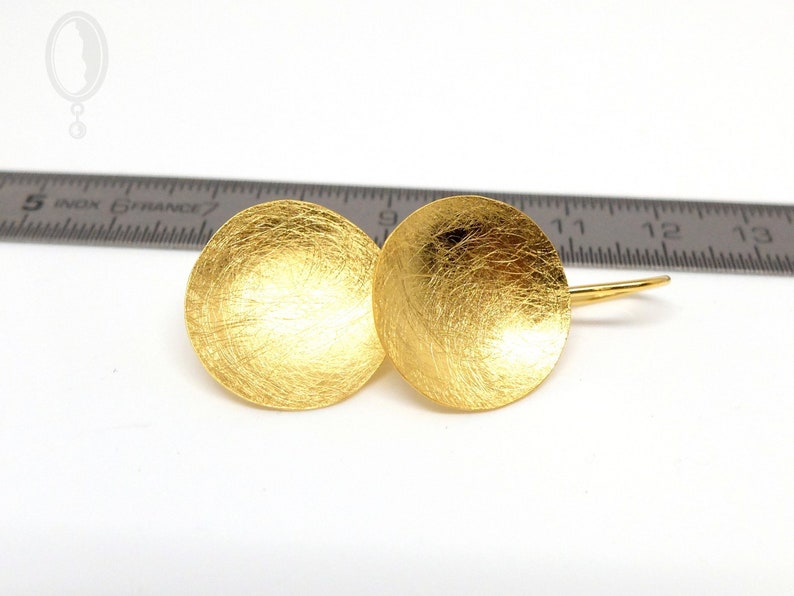 Golden earrings with large round discs, earrings made of silver and plated with fine gold, goldsmith jewelry from Berlin by B-O Hansen image 6