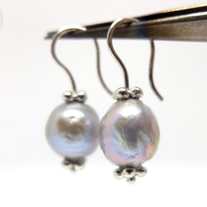 Earrings with large baroque South Sea pearls, unique earrings made of silver with grey baroque pearls by Bernd-Ove Hansen from Berlin image 4