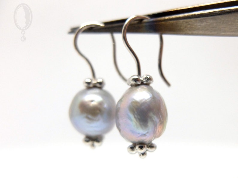 Earrings with large baroque South Sea pearls, unique earrings made of silver with grey baroque pearls by Bernd-Ove Hansen from Berlin image 4