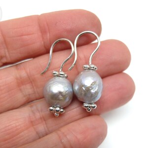 Earrings with large baroque South Sea pearls, unique earrings made of silver with grey baroque pearls by Bernd-Ove Hansen from Berlin image 2