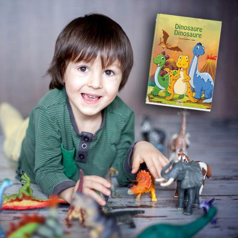 Livre enfant personnalisé Dinosaure Dinosaure, un livre personnalisé conçu et fabriqué en France dont l'enfant est le héros image 6