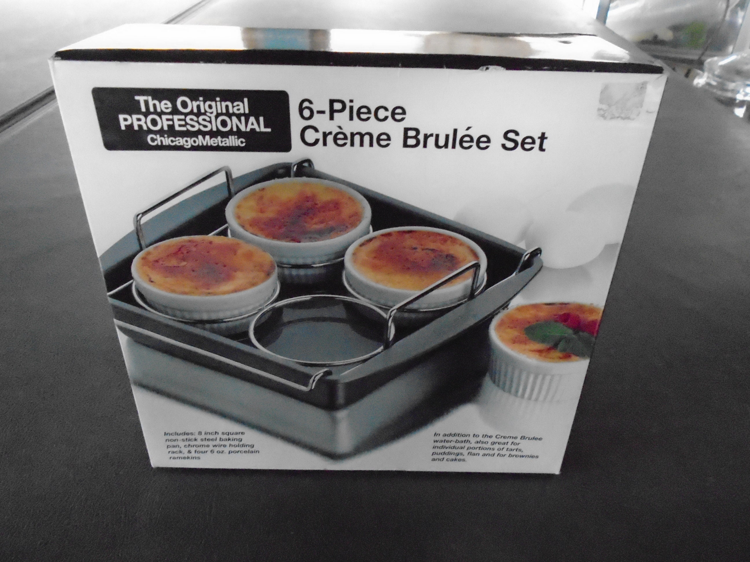 Chicago Metallic 3-Piece Professional Non-Stick Round Cake Pan Set