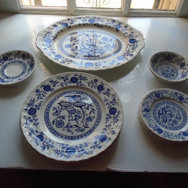 14 Piece Vintage Blue Heritage Dish Set