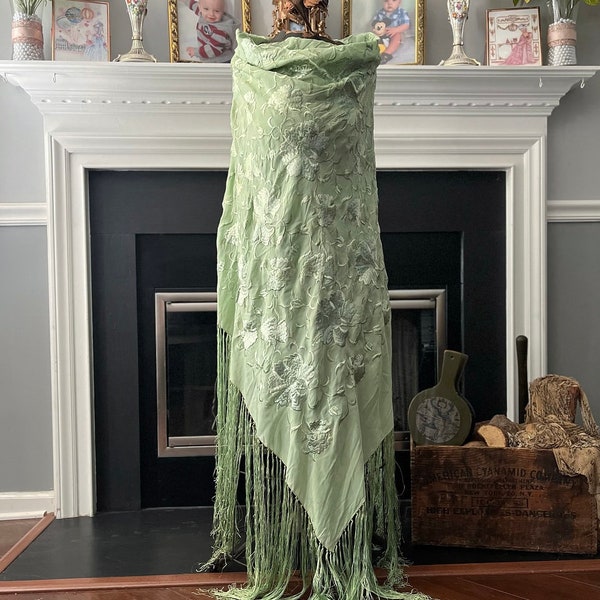 how to wear a piano shawl