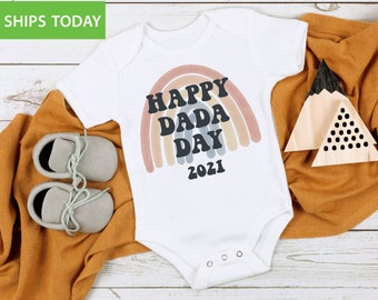 Happy Dada Day Baby Onesie ® - Happy Dada Day Onesie ® - Happy Dada Day Bodysuit for Baby  Fathers Day Onesie ® New Dad Gift for Fathers Day
