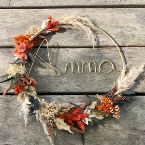 Crown made of dried flowers and personalized word terracotta