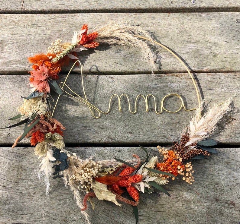 Crown made of dried flowers and personalized word terracotta