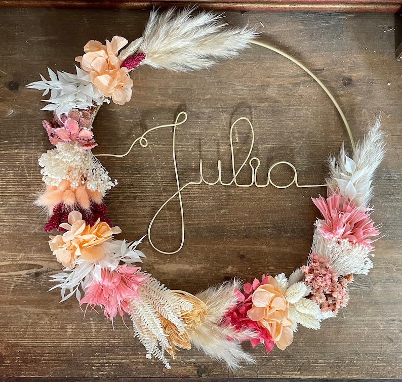 Crown made of dried flowers and personalized word pêche/framboise