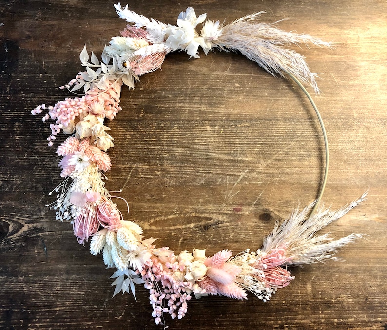 Couronne en fleurs séchées rose pale