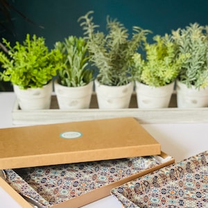 DOPPELPACK TABLETTS mit Box: Tabletts mit türkischem/Mandala-/mediterranem Designmuster von Totally Turkish