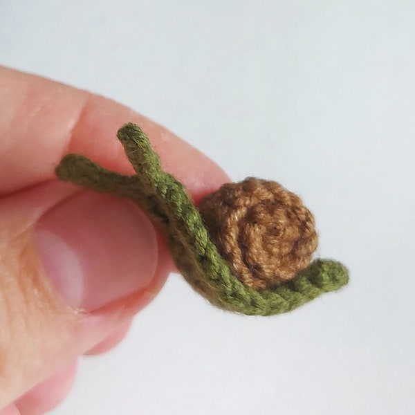 Snail crochet pattern amigurumi animals pattern beginner. Stuffed animal pattern.