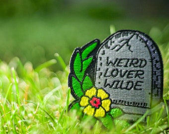 Der Schmiede Aufnäher | Zemetrie Tore | Die Königin ist tot | Bestickte Patches | Oscar Wilde | Traditionelle Kunst