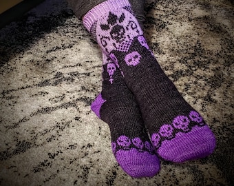 Skull Sampler Socks, stranded colourwork sock knitting pattern