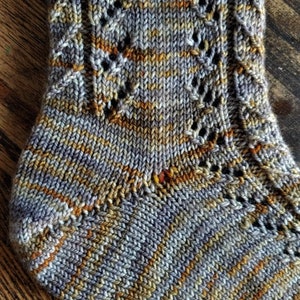 Pine Siskin Sock Pattern, knitting pattern, colourwork, lace sock knitting pattern image 2