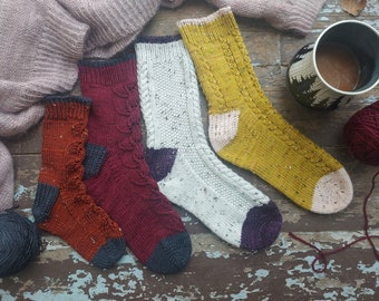 Collection de chaussettes DK Sweater Weather Sock, construction des poignets vers le bas, modèle de tricot de chaussettes