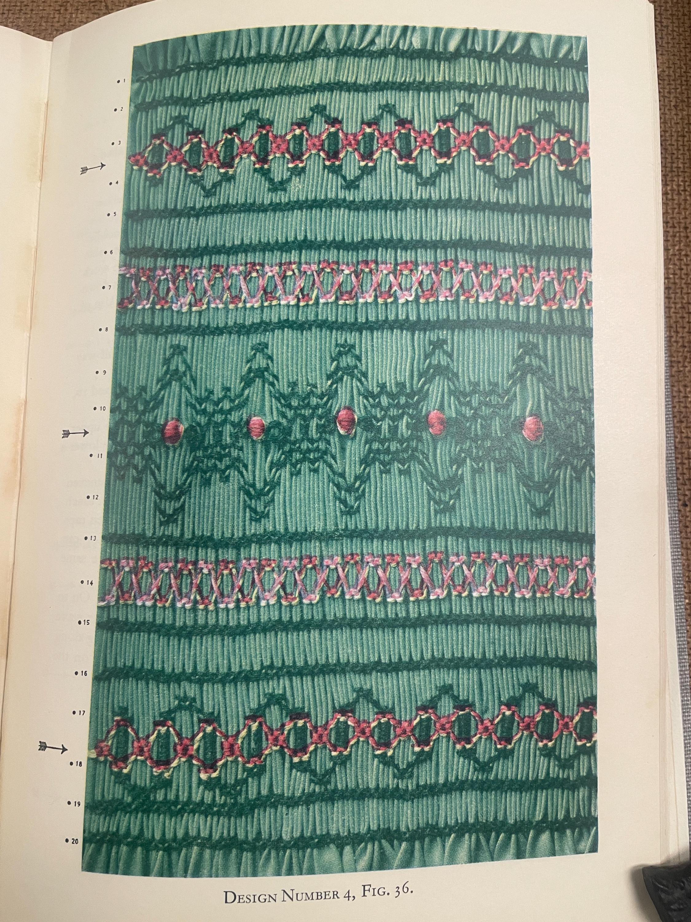 Complete Book of Smocking スモッキング刺繍  洋書 スモッキング刺繍の図案集 | Smocking Book 2 - 旅する本屋 古書