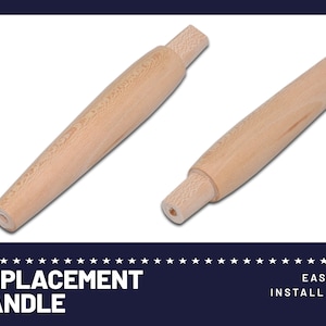 Puede incluir: Dos mangos de repuesto de madera para una escoba o un trapeador. Los mangos son de color marrón claro y tienen un acabado liso. Fáciles de instalar y usar.