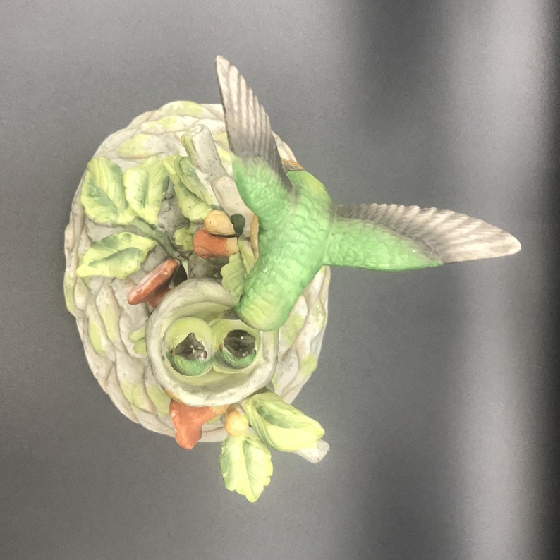 signed by Jonathan Byron Royal Crown Hummingbird Feeding Babies in Nest Floral design Porcelain Figurine