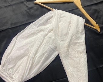 Pantaloni artigianali Chikankari Dhoti: pantaloni bianchi in cotone Dobby con pizzo, taglia unica