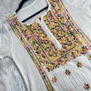 Handgjorda Khadi Chikankari Kurti: Blommor broderade etniska kläder Only Kurti