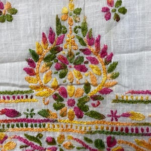 Handgjorda Khadi Chikankari Kurti: Blommor broderade etniska kläder bild 9