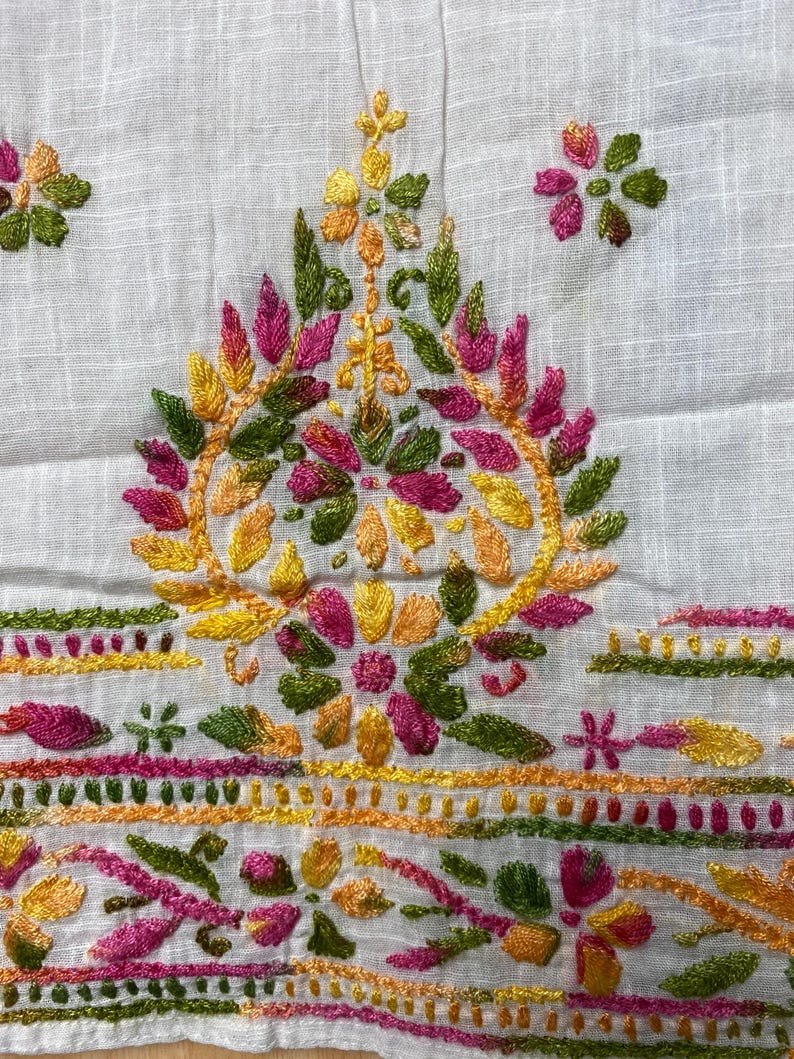 Handgjorda Khadi Chikankari Kurti: Blommor broderade etniska kläder bild 9
