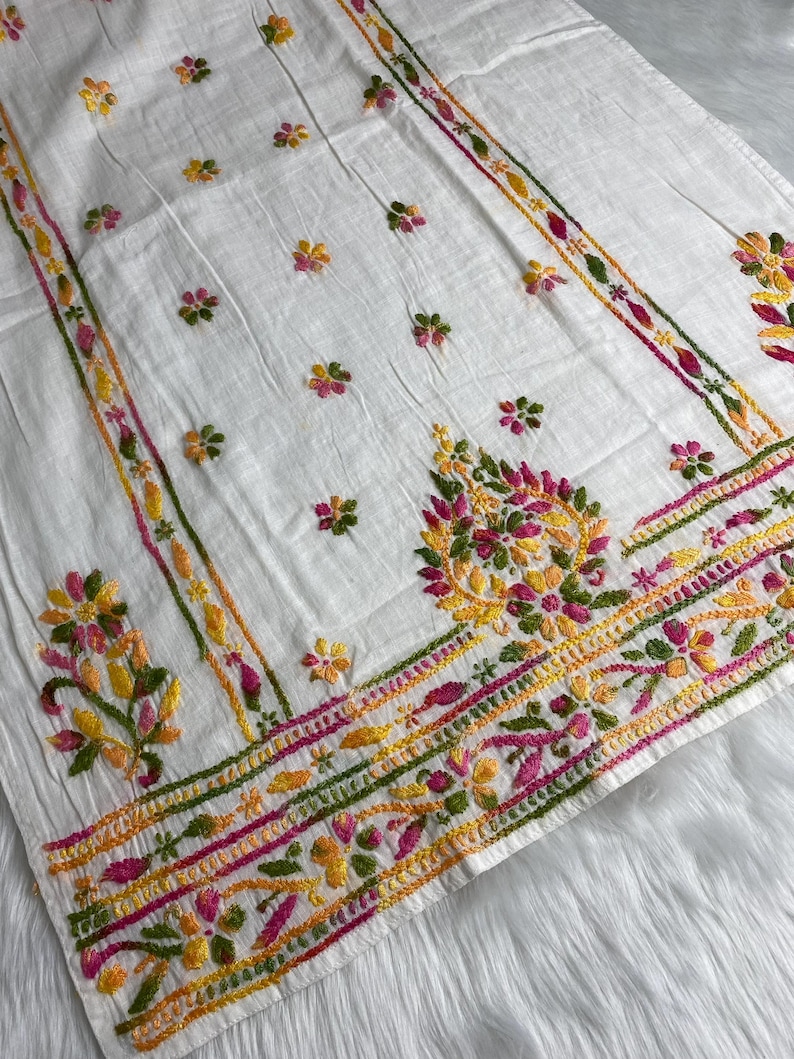 Handgjorda Khadi Chikankari Kurti: Blommor broderade etniska kläder bild 7