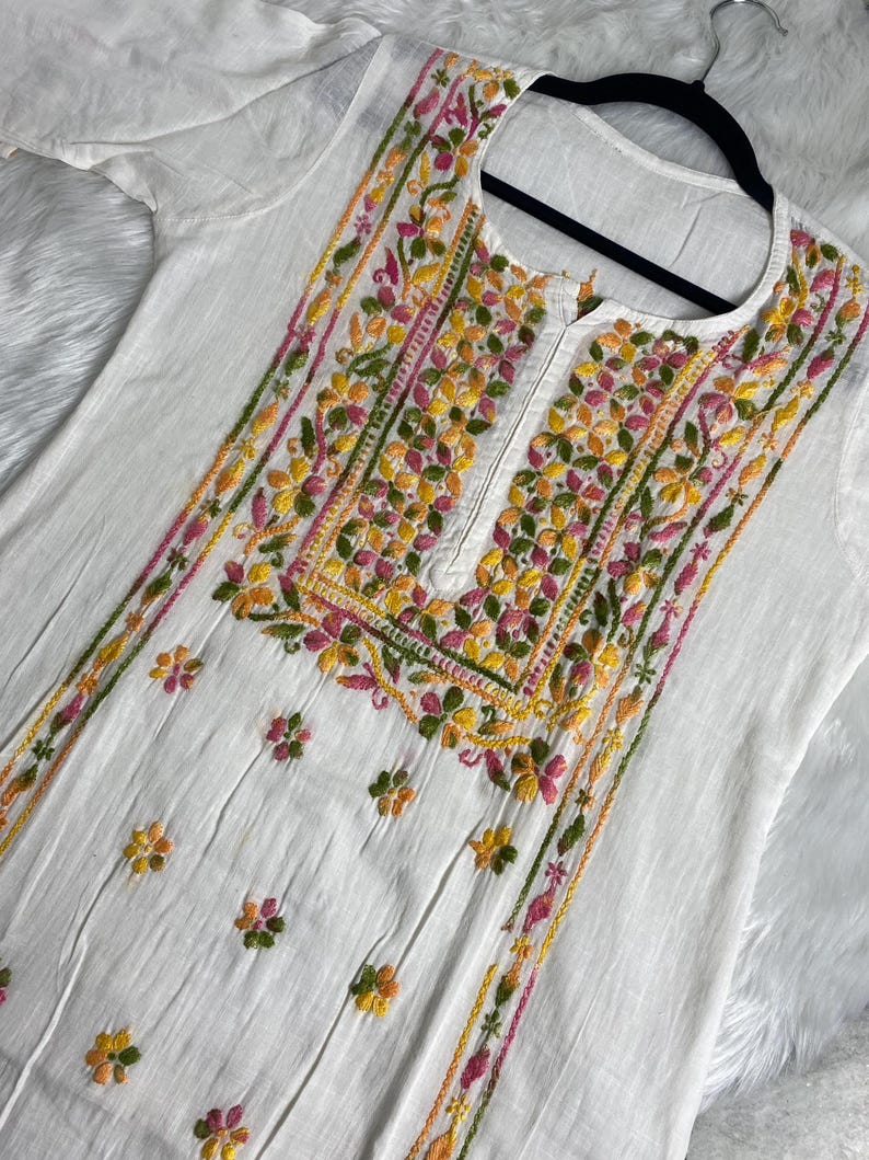 Handgjorda Khadi Chikankari Kurti: Blommor broderade etniska kläder bild 3