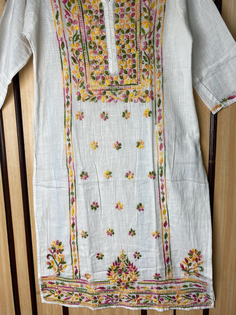 Handgjorda Khadi Chikankari Kurti: Blommor broderade etniska kläder Kurti with Inner
