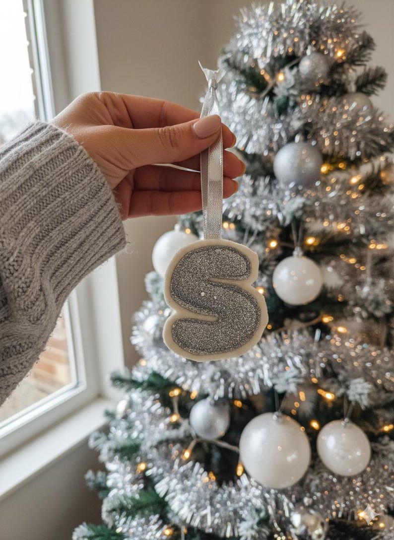 Weihnachtsbrief Ornamente, personalisierte Anfangsweihnachtsdekorationen, kundenspezifische Alphabet Verzierungen Bild 3