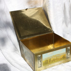 Vintage Beech-Nut General Store Lithographed Counter Tin Box