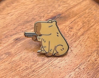 Cap-ybara Capybara con un pin de esmalte de pistola - Creador original