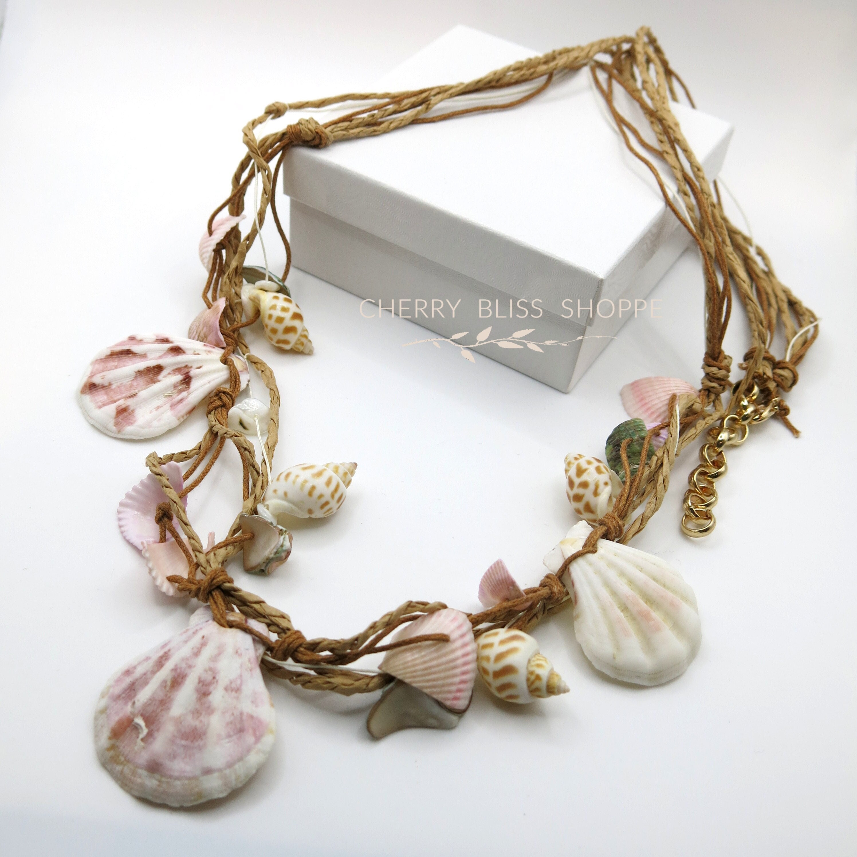 Bright Shell Rope Necklace