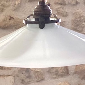 Klasyczny francuski klosz do lampy z opalowego szkła Coolie