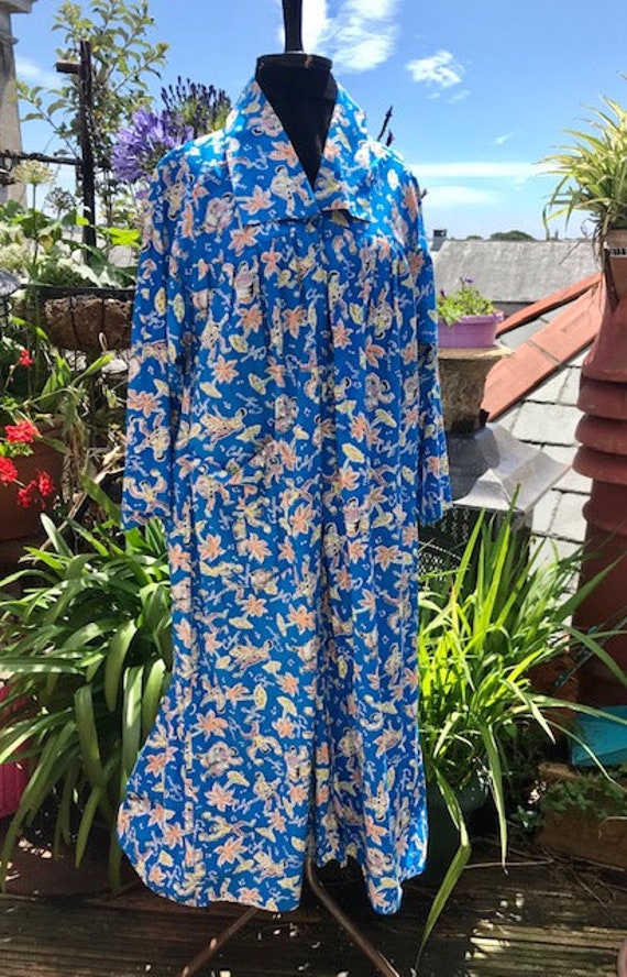 Beautiful vintage dressing gown