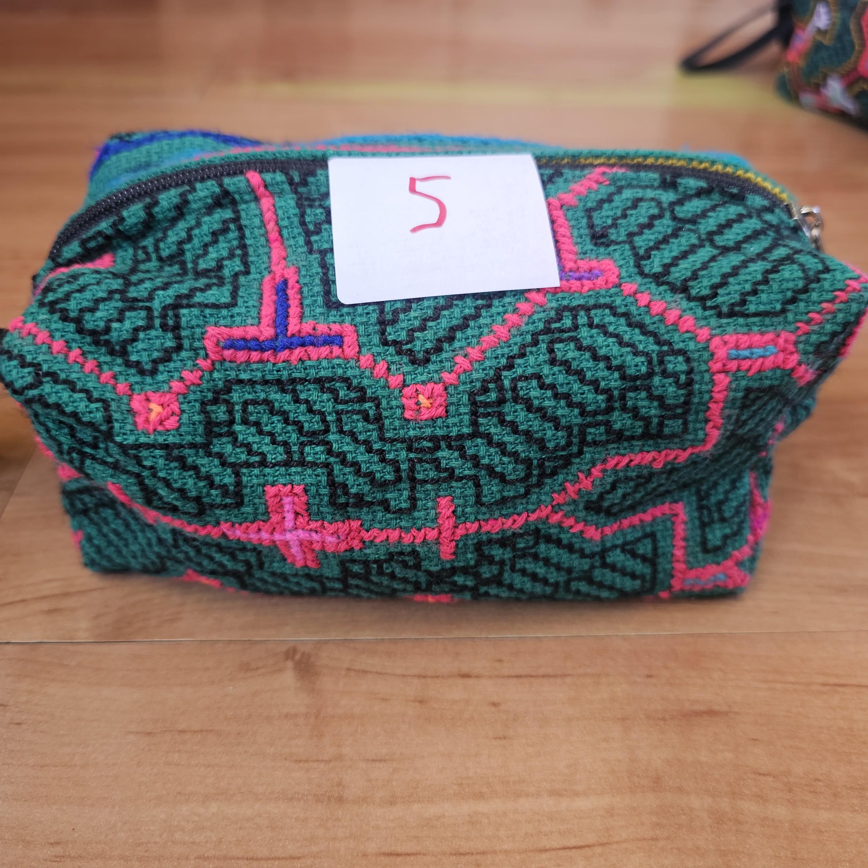 Handmade Embroidery Pouch Shipibo Art ICARO-Abundance Flower L18cm- W10cm -W10cm – Design2