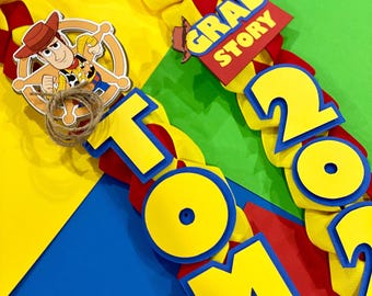 Toy Story Graduation Lei | Kindergarten Abschluss Lei | Abschlussgeschenk | Woody Buzz Graduation Lei | Abschlussband Lei | Jahrgang 2026