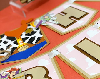 Bannière d'anniversaire rose rétro Toy Story | Bannière d'anniversaire personnalisée en sourdine | Soirée à thème Boho Toy Story | Décorations de fête | Boisé | Buzz