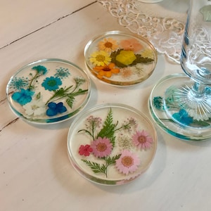 Bestselling resin coasters with genuine pressed flowers