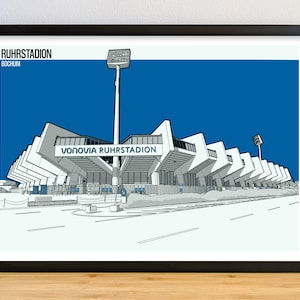 Op de afbeelding: Een zwart-witte lijntekening van het Vonovia Ruhrstadion, een voetbalstadion in Bochum, Duitsland. Het stadion is geplaatst tegen een blauwe achtergrond. De tekst "RUHRSTADION BOCHUM" staat bovenaan de afbeelding en "VONOVIA RUHRSTADION" staat op de voorgevel van het stadion.