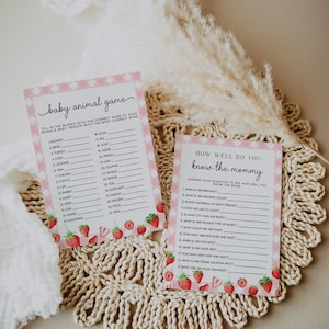 Peut inclure: Deux cartes de jeu de baby shower roses et blanches avec des illustrations de fraises. La premi&egrave;re carte est un jeu d'animaux pour b&eacute;b&eacute; avec une liste d'animaux &agrave; deviner. La deuxi&egrave;me carte est un jeu "How Well Do You Know the Mommy" avec des questions sur la mari&eacute;e.