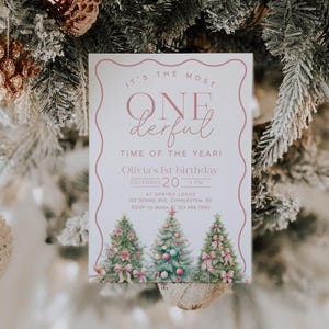 Modelo de convite de primeiro aniversário de Natal rosa, convite de aniversário da época mais onederful do ano, convite de primeiro aniversário de inverno | BELLE