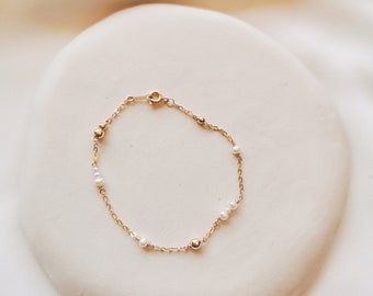 Mini Dainty Pearl Bracelet, Tiny Freshwater Pearl with Beads on Cable Chain Bracelet, Delicate Small Pearl Bracelet (Kira)