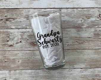 Bold 16 oz Glasses Grandpa Est 2021 New Grandfather Pint Glass Gift for Beer Drinking First Time Grandparents