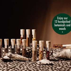 DO YOUR RUM Doe-het-zelf rum pakket Cool Cadeau voor Mannen & Vrouwen Barkeeper Kit 12 Botanical Koperen Bolzeef en Receptenboekje afbeelding 3