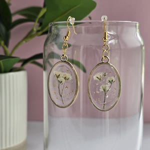 Handmade Floral Resin Dangle Dried Baby&#39;s Breath Earrings