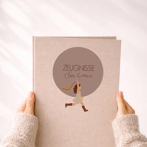 Zeugnismappe | Zeugnisse | Schulkind | Leinenordner | Mädchen mit Fahne